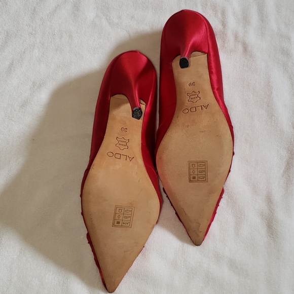 Red satin Aldo pointy toe pumps with rhinestones - Picture 4 of 6